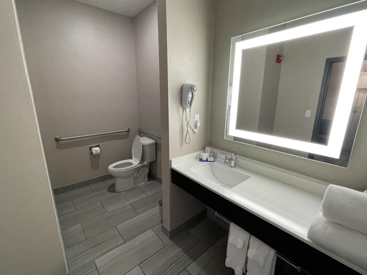 Holiday Inn Express Hotel And Suites Ada By Ihg Екстер'єр фото