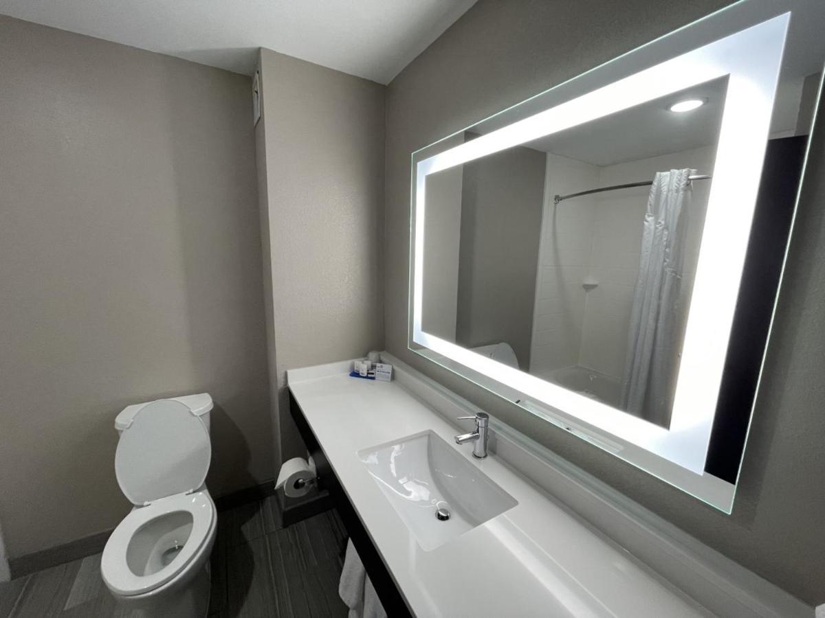 Holiday Inn Express Hotel And Suites Ada By Ihg Екстер'єр фото