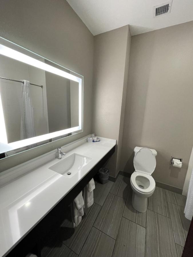 Holiday Inn Express Hotel And Suites Ada By Ihg Екстер'єр фото
