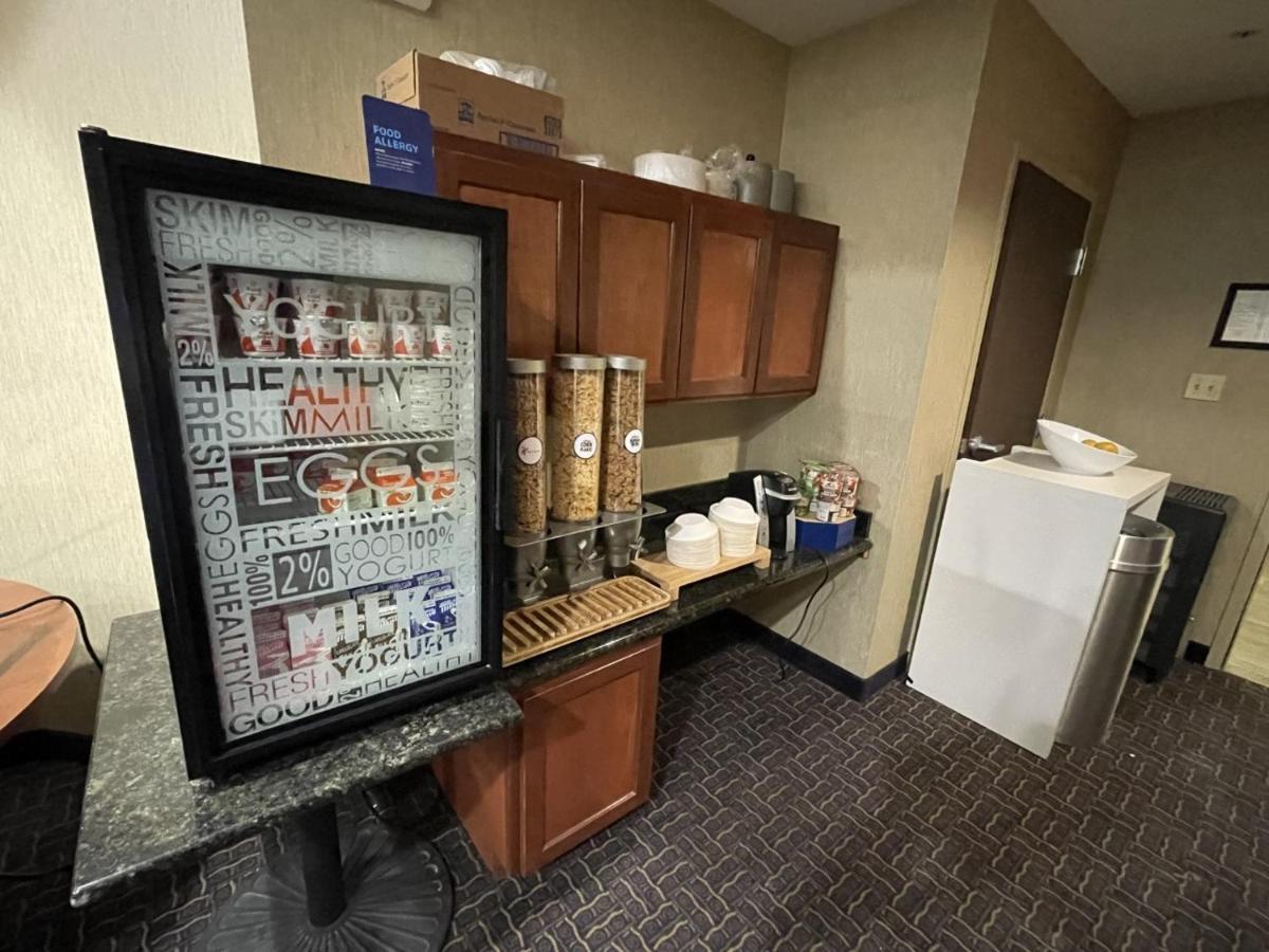 Holiday Inn Express Hotel And Suites Ada By Ihg Екстер'єр фото