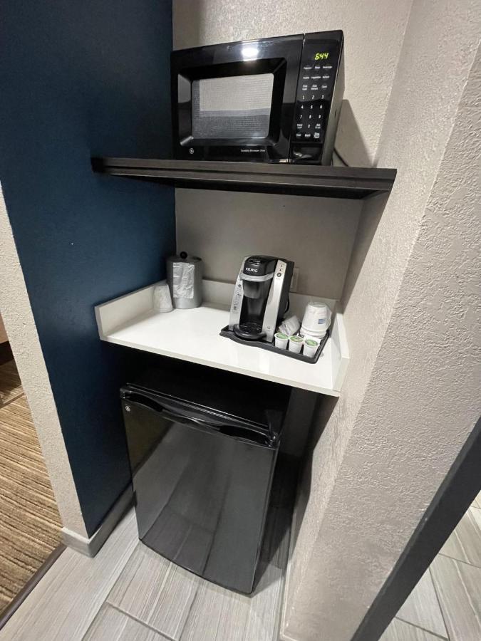 Holiday Inn Express Hotel And Suites Ada By Ihg Екстер'єр фото