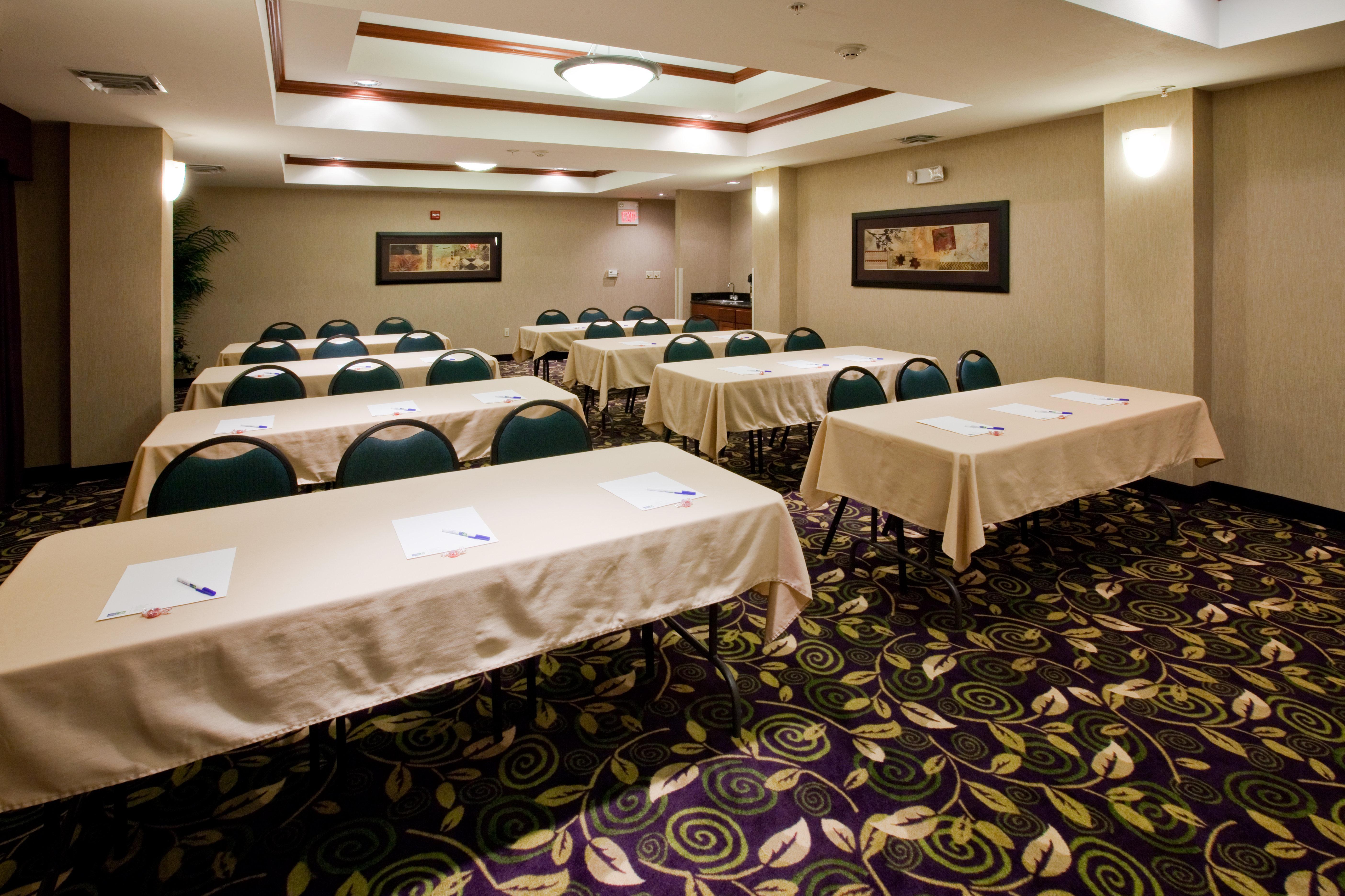 Holiday Inn Express Hotel And Suites Ada By Ihg Екстер'єр фото