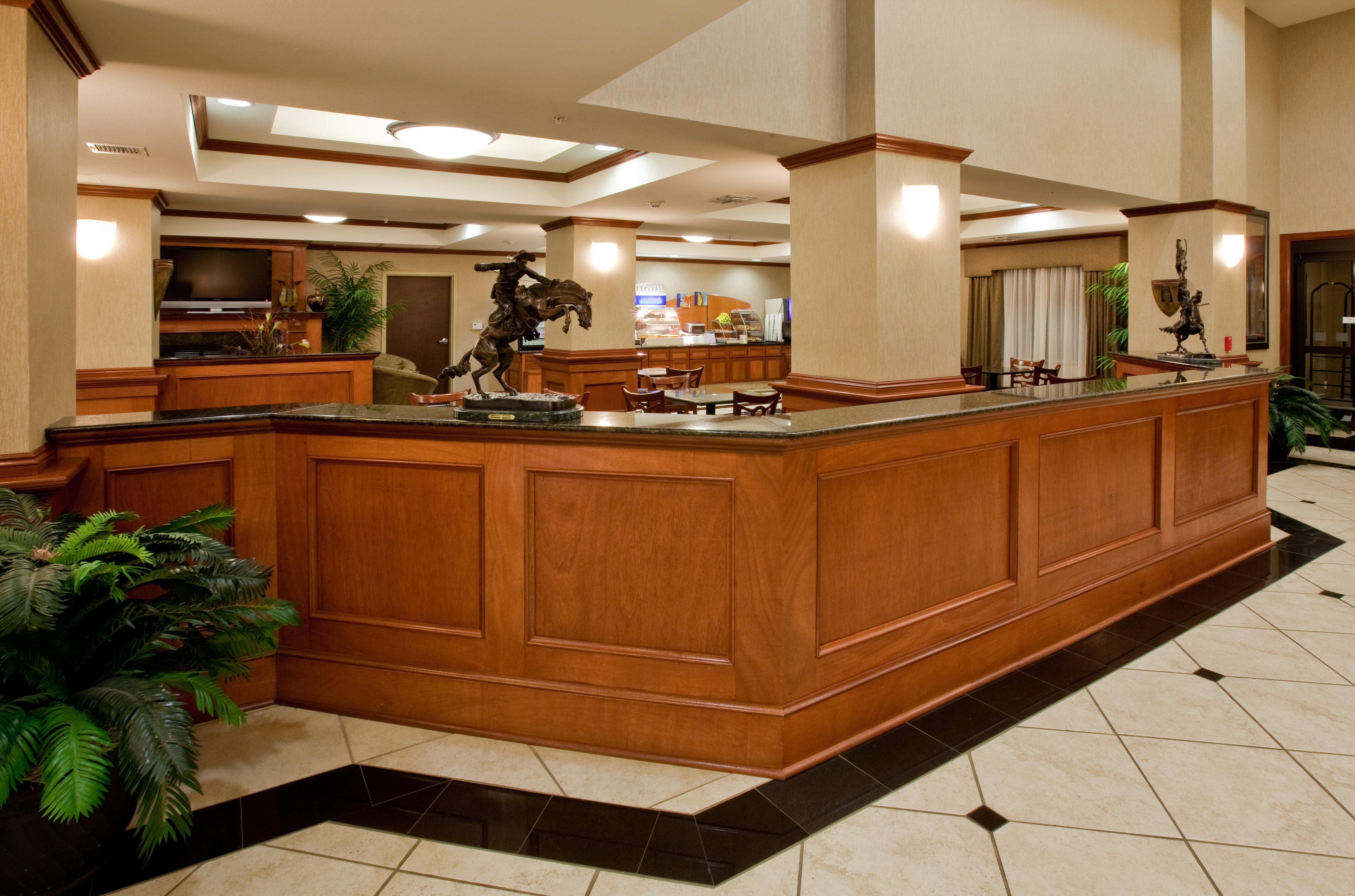 Holiday Inn Express Hotel And Suites Ada By Ihg Екстер'єр фото