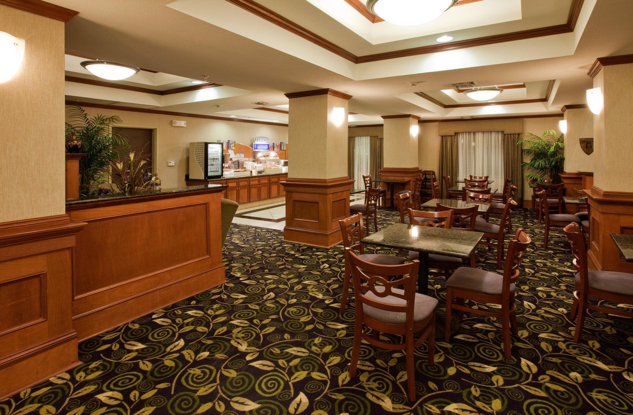 Holiday Inn Express Hotel And Suites Ada By Ihg Екстер'єр фото