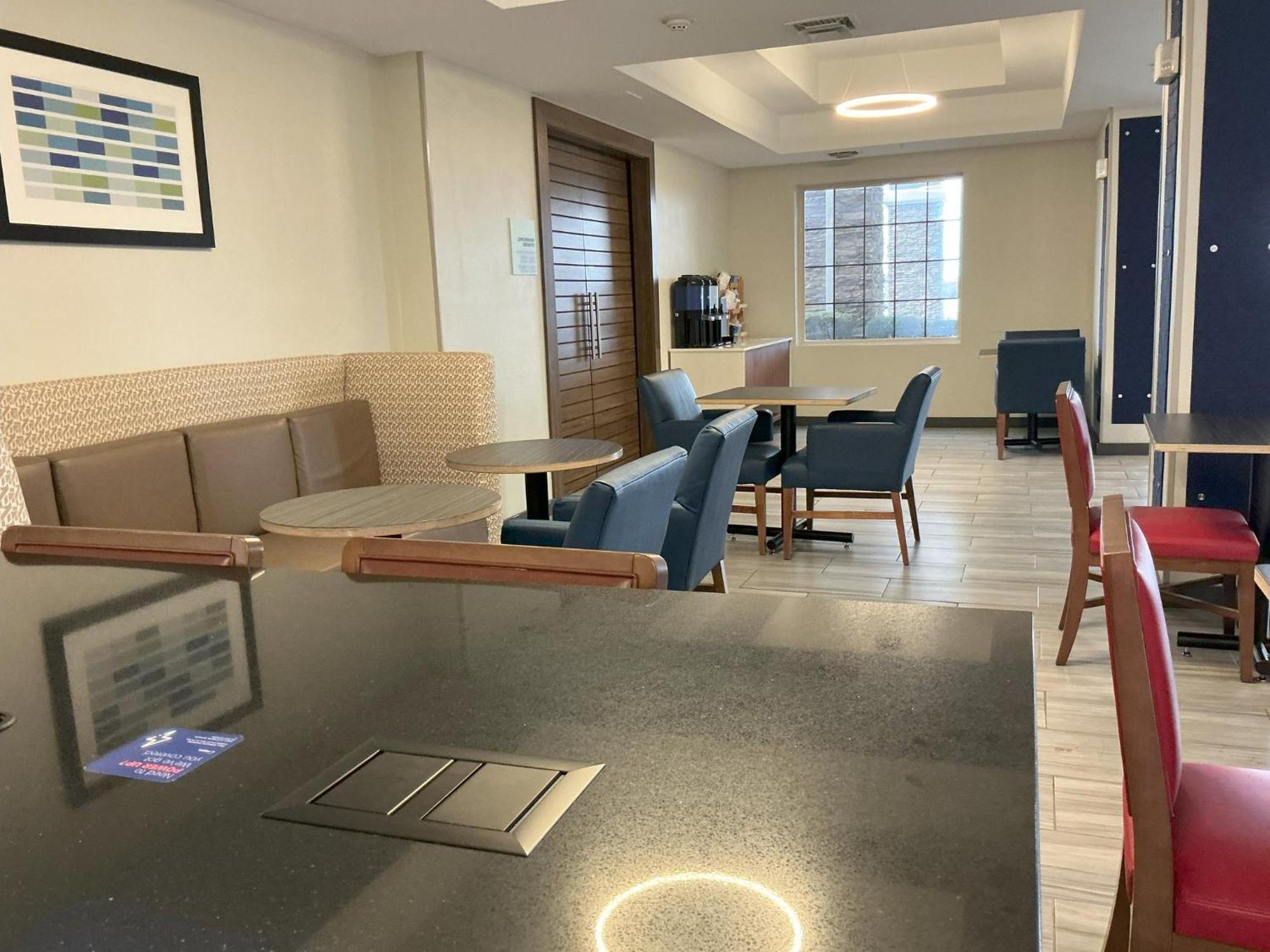 Holiday Inn Express Hotel And Suites Ada By Ihg Екстер'єр фото