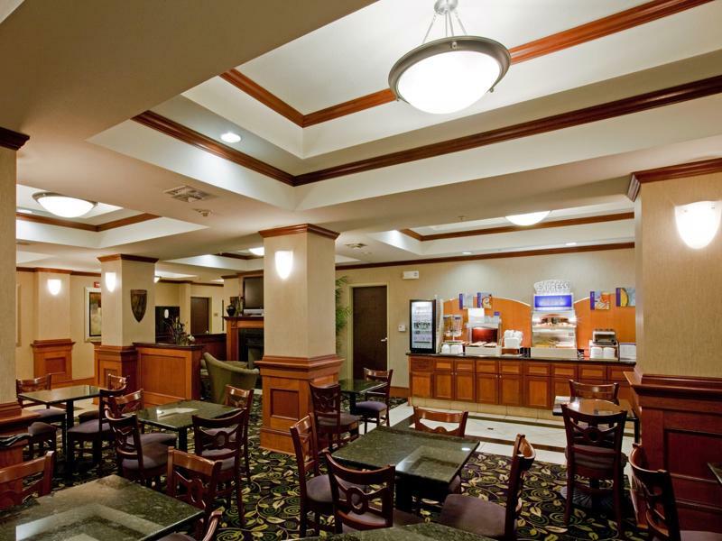 Holiday Inn Express Hotel And Suites Ada By Ihg Екстер'єр фото